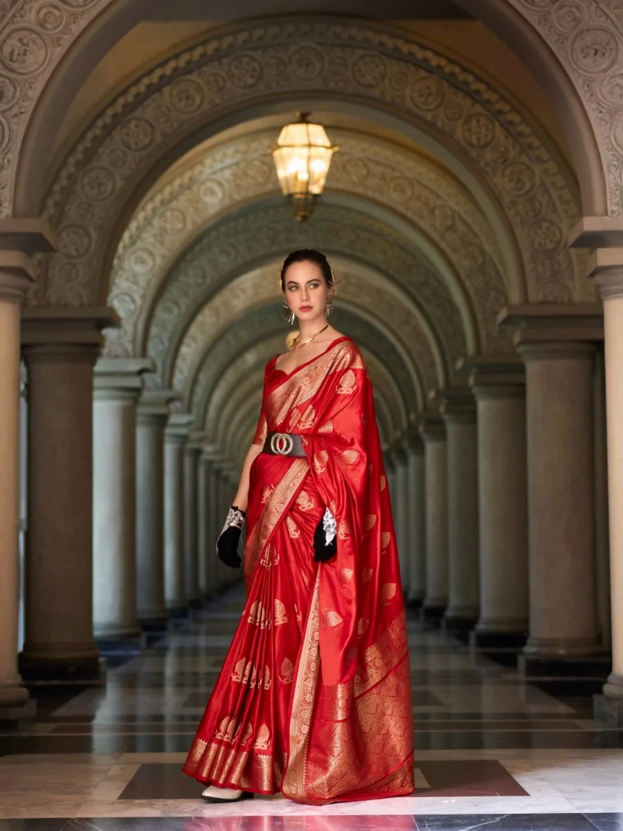 Classic Mangha Silk Saree with Smooth Satin Texture - Image 7