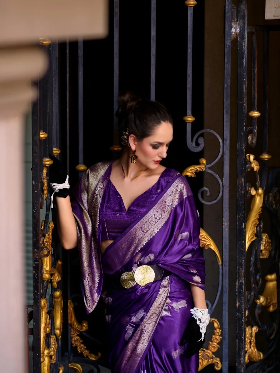 Classic Mangha Silk Saree with Smooth Satin Texture - Image 8