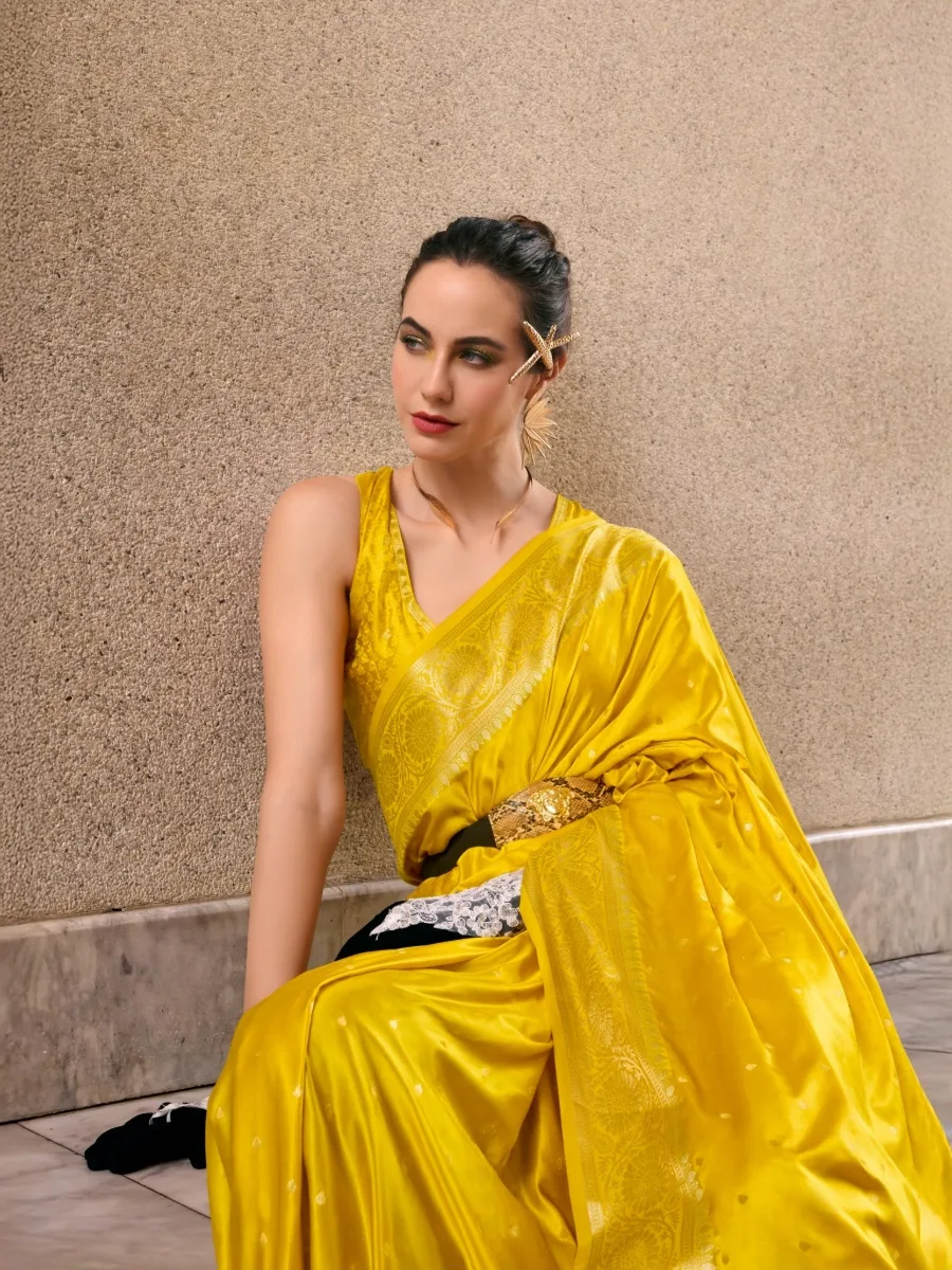 Classic Mangha Silk Saree with Smooth Satin Texture - Image 9