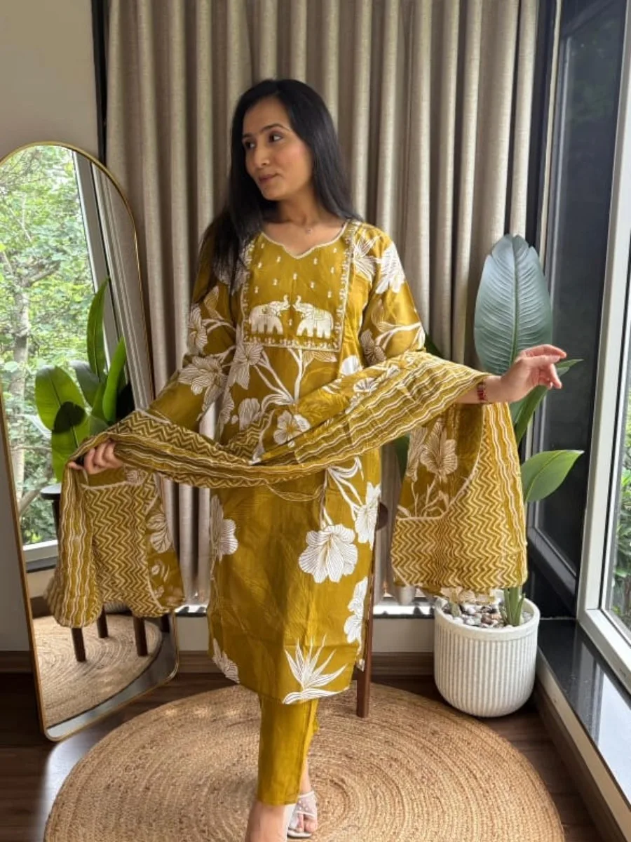 Graceful Threads – Jaipuri Cotton Embroidered Kurti Set - Image 9