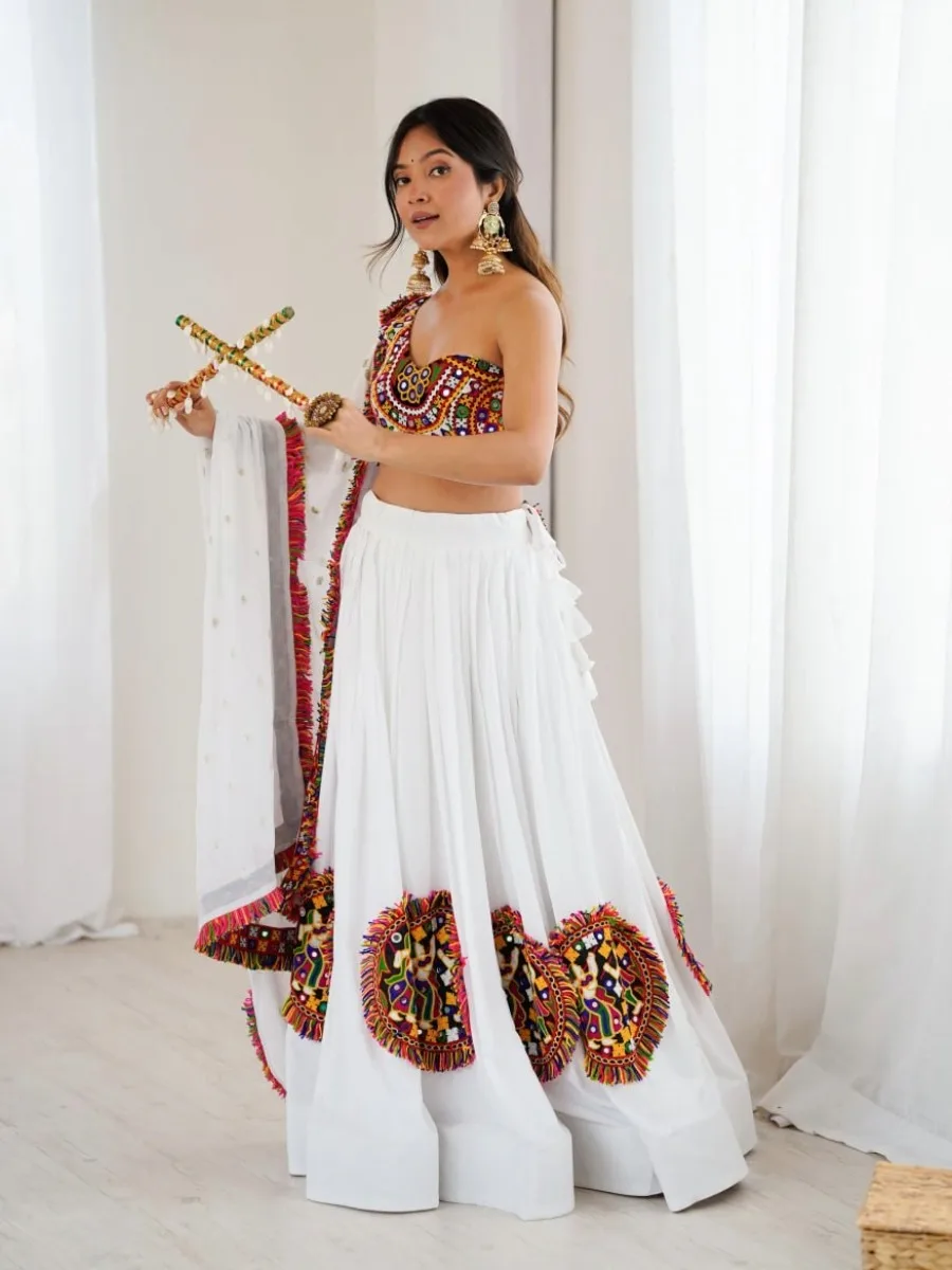 White Gamthi Mirror Work Navratri Lehenga Choli with Multicolor Embroidery - Image 5